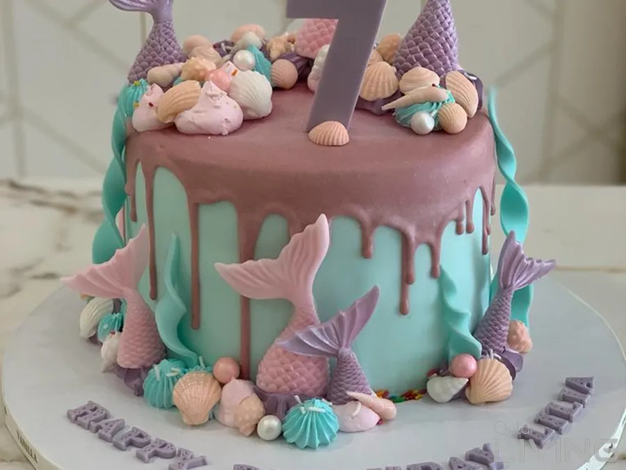 Buy Any Cake Above 450 - Get 6 Cupcakes Free